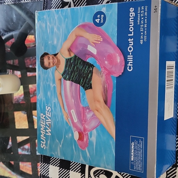 Summer waves chill out lounge what I use at my pool fab size above color pink - Picture 1 of 10